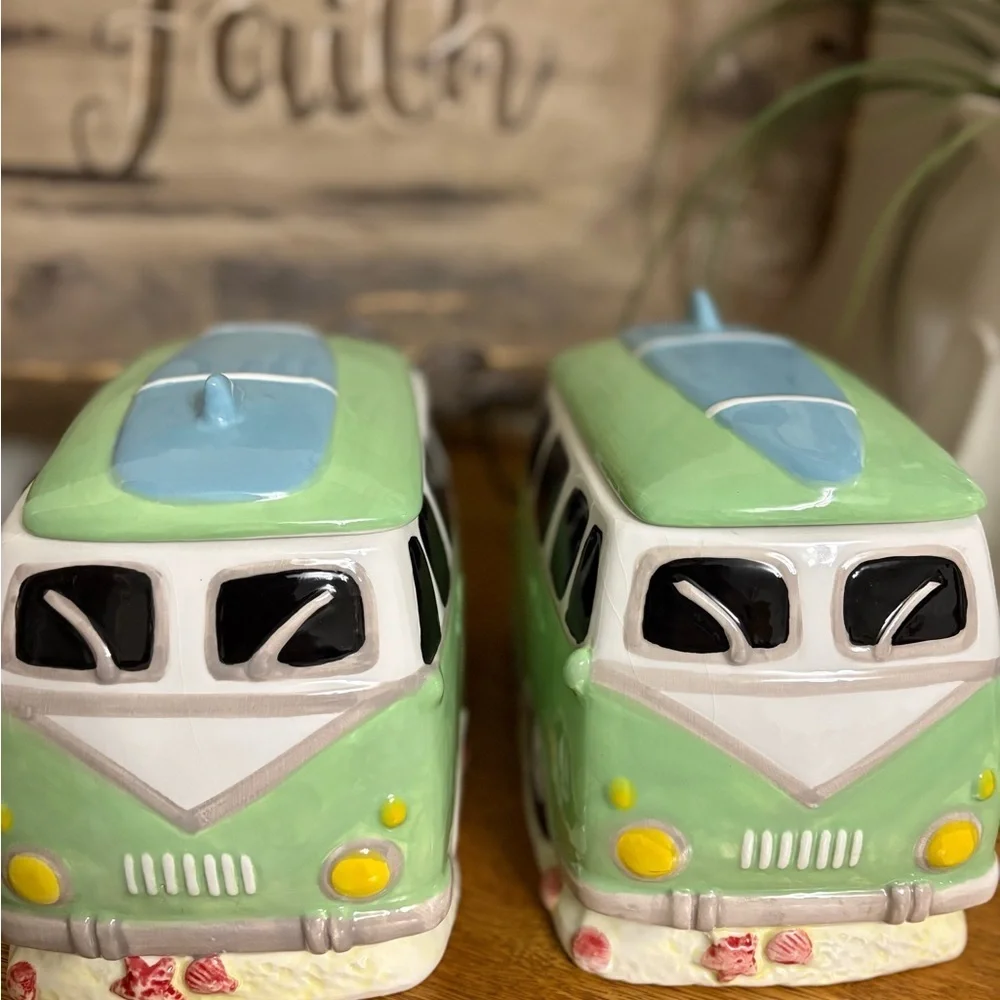 2 - Young’s Inc Ceramic Cookie Jars/ Storage Canisters - Picture 4 of 13